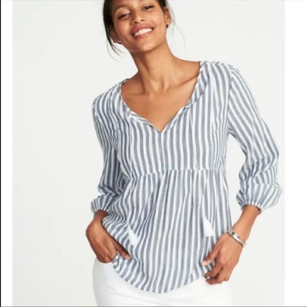 ✨ Old Navy White Blue Printed Tassel Tie Long Sleeve Top✨